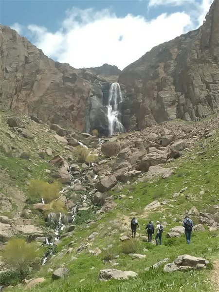 آبشار اسکندر در نزدیکی تبریز
