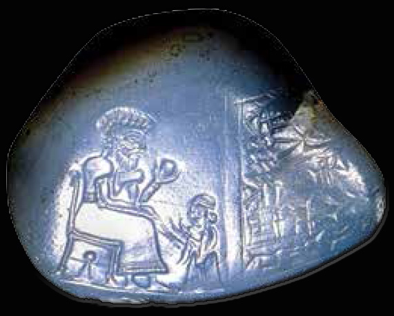 هدیه‌ی شیلهاک این‌شوشیناک پادشاه مقتدر و خانواده دوست عیلامی به دخترش «بار-اولی»، در بالای آویز سوراخی برای آویختن است.