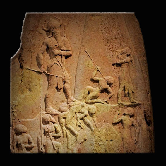 شوتروک نخونته پادشاه عیلامی پس از پیروزی در میانرودان این نقش برجسته که نشان دهنده پیروزی نارام سین بر لولبیان است را به شوش می آورد.