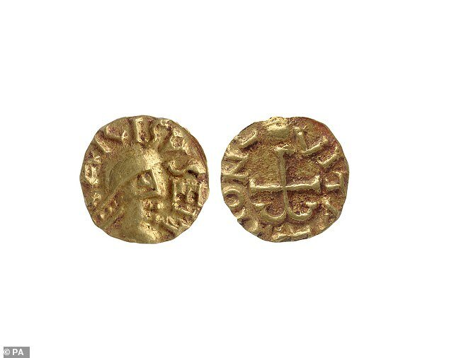 سکه‌های طلایی کشف شده در مقبره
